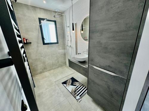 a bathroom with a sink and a toilet in it at Villa Vanille Cap d Agde Luxe piscine chauffée 5 étoiles in Le Grau-dʼAgde