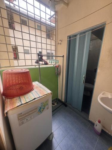 a bathroom with a sink and a toilet and a shower at Homestay Permai Lake View in Kampong Batu Lapan