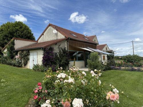 Gîte avec piscine et roseraie près de Vichy - FR-1-489-545