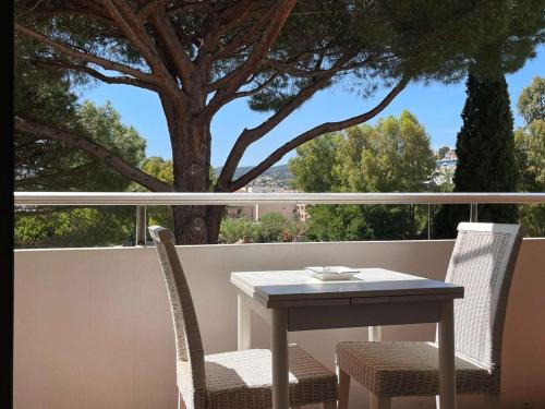 Studio climatisé avec terrasse - Centre ville Le Lavandou - FR-1-308-201