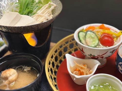 Makanan di atau berdekatan hotel