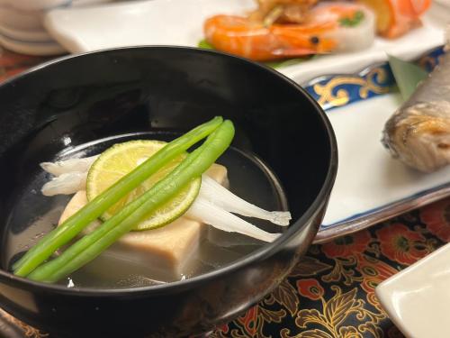 Makanan di atau berdekatan hotel