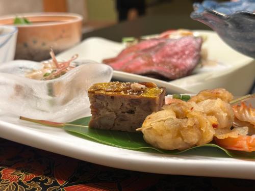 Makanan di atau berdekatan hotel