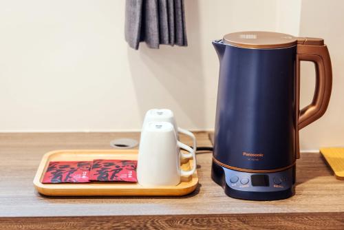 a coffeemaker sitting on a table next to a coffee maker at kaori B&B in Chishang
