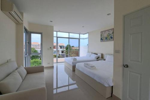 Ένα ή περισσότερα κρεβάτια σε δωμάτιο στο Villa Pool Access Boathouse Hua Hin