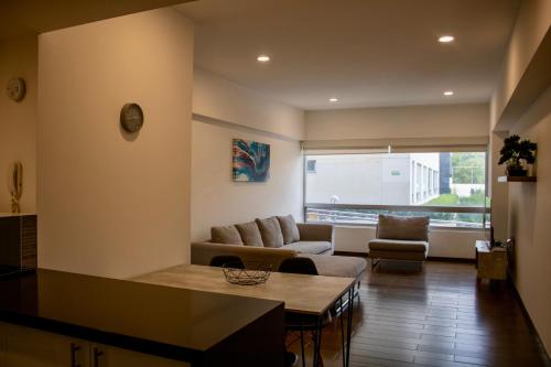 a living room with a couch and a table at Condo en Zona de Hospitales Condo en Planta Baja in Mexico City