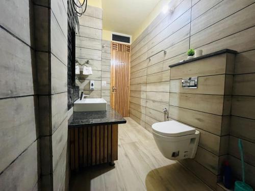 a bathroom with a toilet and a sink at DIVA Nest Kasauli I Luxury Apartment IBalcony I WiFi I Open Air Roof Top Restaurant in Kasauli