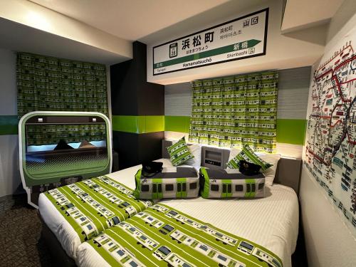 a bedroom with a bed with a green and white at Henn na Hotel Tokyo Hamamatsucho in Tokyo