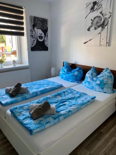 two beds in a room with blue sheets at DC Room Birgit in Zeltweg