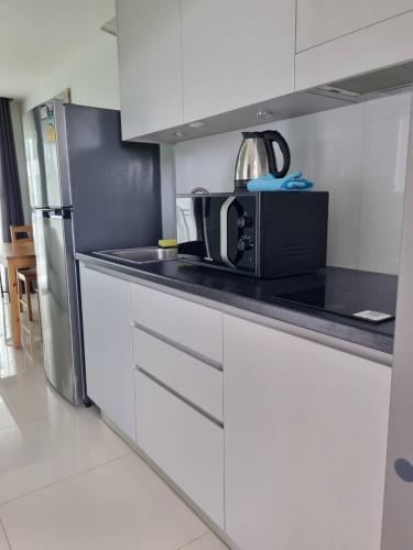 Η κουζίνα ή μικρή κουζίνα στο Mantra Beach condominium 1 Room M141
