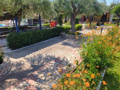 Gallery image of John & Jenny's Small Village in Áyios Andréas Messinias