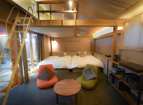 Postel nebo postele na pokoji v ubytování The BASE GLAMPING YUGAWARA