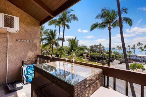 Μπαλκόνι ή βεράντα στο Ocean-Sunset View Condo - Steps to Beach, Cafes & Shops