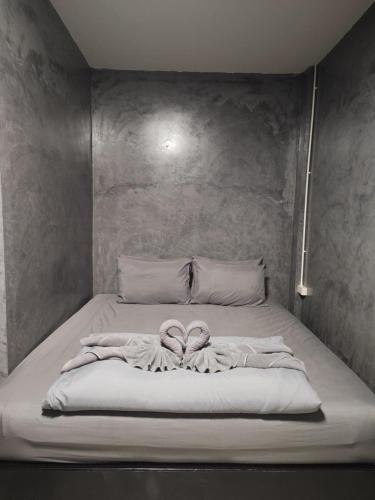 a bed with a bow on it in a room at K2N Guesthouse in Koh Tao