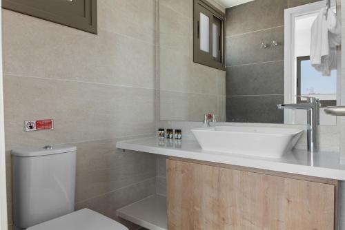 Ένα μπάνιο στο Serenity Waves Villa 26