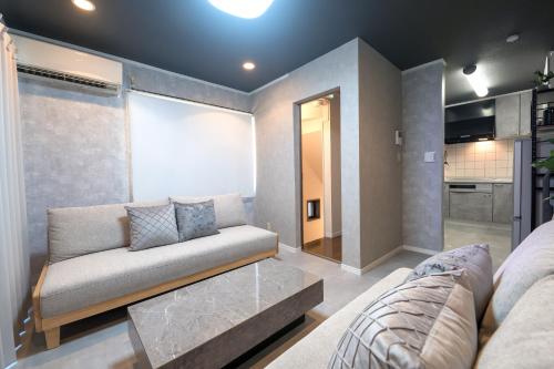 Η κουζίνα ή μικρή κουζίνα στο MAX 6pp! Private House with 3 bed rooms, close to Shinagawa St!