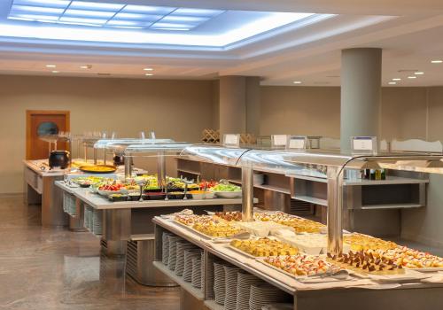 a buffet line with many different types of food at Hotel RH Vinaros Playa & Spa 4* Sup in Vinaròs