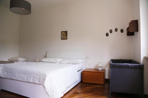 Postel nebo postele na pokoji v ubytování Como Lake Kosmopolitan