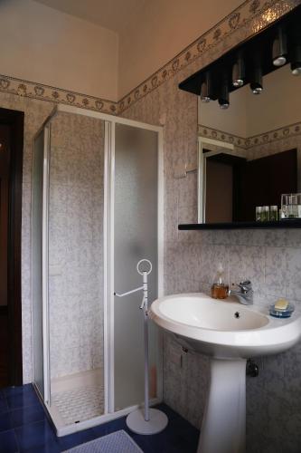 a bathroom with a sink and a shower at Como Lake Kosmopolitan in Valbrona