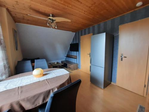 a bedroom with a bed and a ceiling fan at Montageunterkunft 5 in Schortens