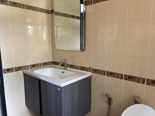 Ένα μπάνιο στο 市中心六卧豪华泳池别墅