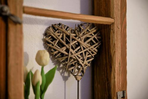 a wooden heart hanging on a wall at Hotel zur Isar in Plattling