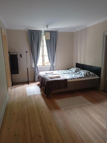 a bedroom with a bed and a large window at Kungsgården BnB in Kungsgården