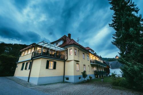 a large building with a balcony on top of it at Am Fuße der Burg in Deutschlandsberg