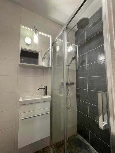 Ένα μπάνιο στο Julia Apartman