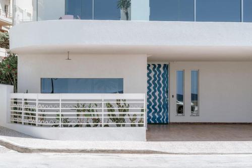 8 Min walk to Harbour