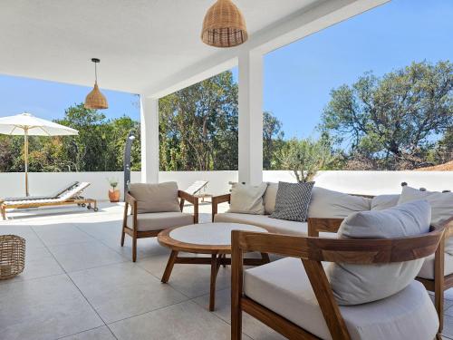 Χώρος καθιστικού στο Villa Artemis II