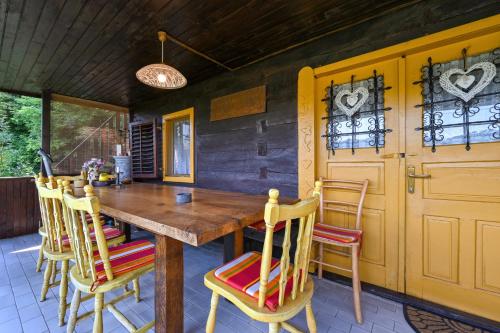 Fotografie z fotogalerie ubytování Kuća Viola, traditional wooden house in Tuhelj v destinaci Tuhelj
