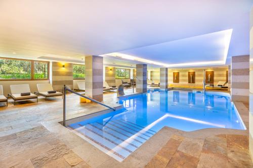 Bazén v ubytování Grupotel Parc Natural & Spa nebo v jeho okolí