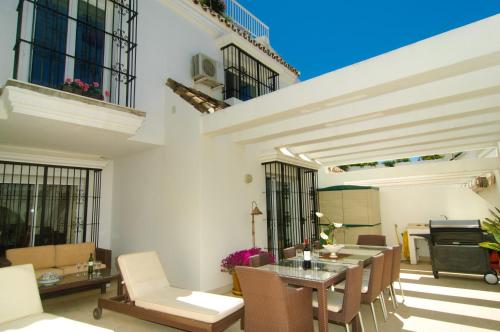 Afbeelding uit fotogalerij van Apartment White Pearl Beach in Marbella