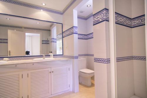 Imagen de la galería de Apartment White Pearl Beach, en Marbella