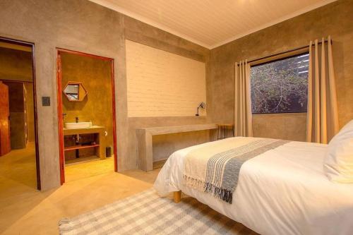Ένα ή περισσότερα κρεβάτια σε δωμάτιο στο Longneck Luxury Bush Lodge