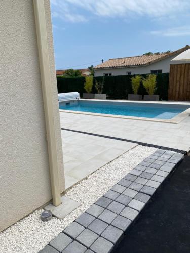 Photo de la galerie de l'établissement 11m2 chambre piscine privée, à Saint-Sulpice-de-Faleyrens