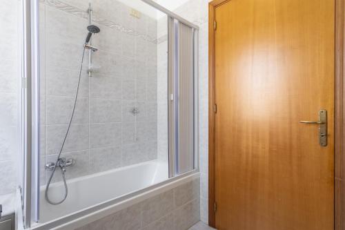 a bathroom with a shower with a bath tub at Contessa Vacanze Byron in Contessa Entellina