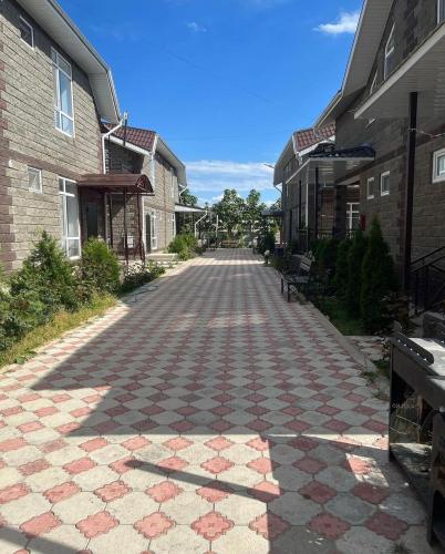 a cobblestone street in a town with buildings at Коттедж в центре отдыха Париж 2 in Chok-Tal