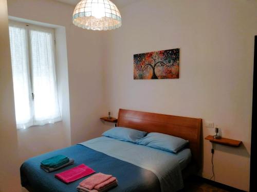 a bedroom with a bed with two towels on it at Domo Nina in La Spezia