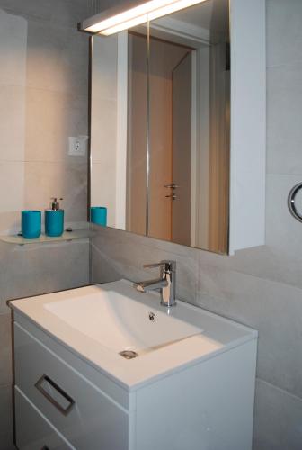 Renovated Modern & Specious 2BD APT Athens center