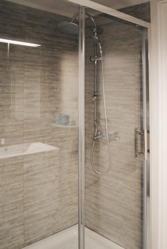 Renovated Modern & Specious 2BD APT Athens center