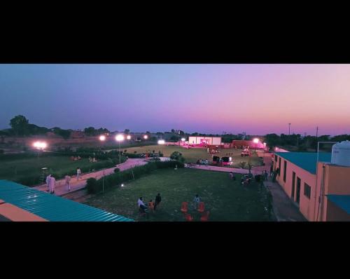 Bazén v ubytování Prem Garden & Resort nebo v jeho okolí