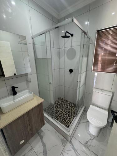Un baño de Durban Holiday Apartments by Mieli Estates , Unit 1