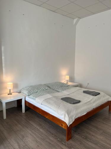 Letto o letti in una camera di Spacious bungalow with parking