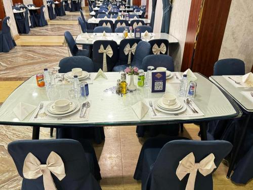 Restaurace v ubytování Suites Al Maqam Hotel