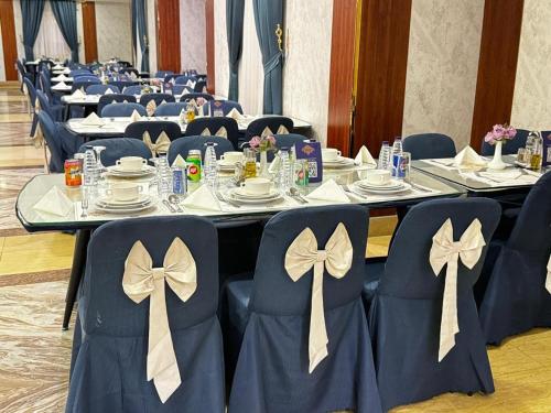 Restaurace v ubytování Suites Al Maqam Hotel