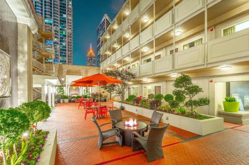 a courtyard with tables and chairs in a building at Inn at the Peachtrees, an Ascend Collection Hotel in Atlanta