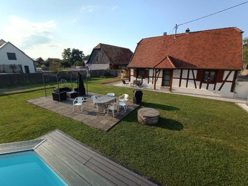 Bazén v ubytování Gîte Chez l'Oncle Paul nebo v jeho okolí