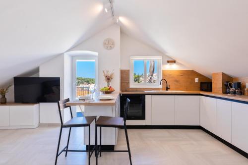 Dapur atau dapur kecil di Apartman AdriAttic